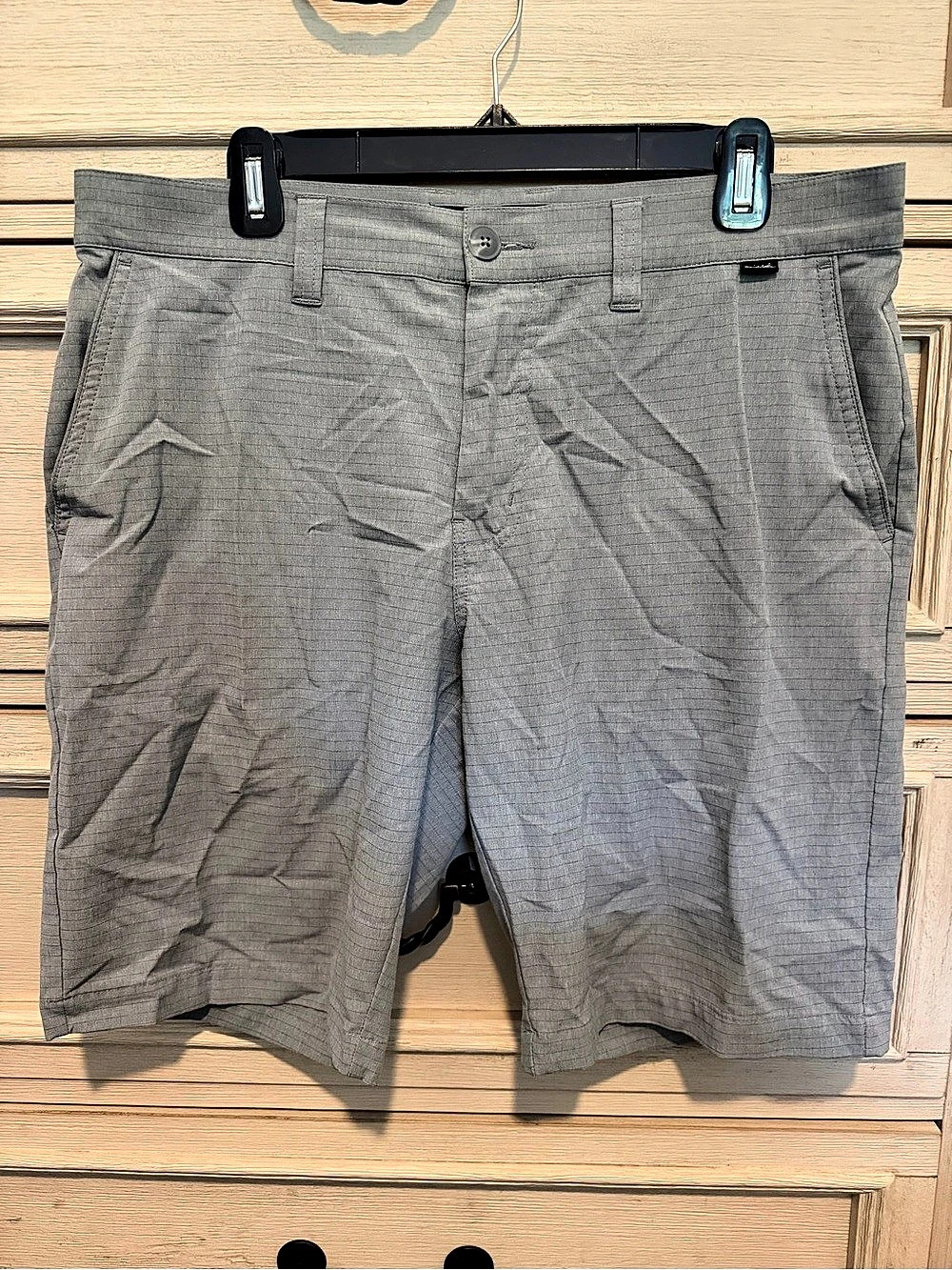 TravisMathew Men's Gray Flat Front Shorts Size 34 Like New